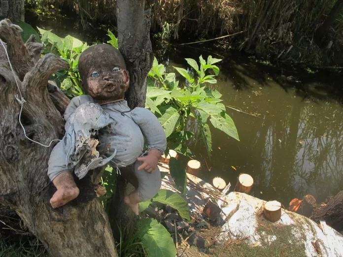 The Island of Dolls, Mexico