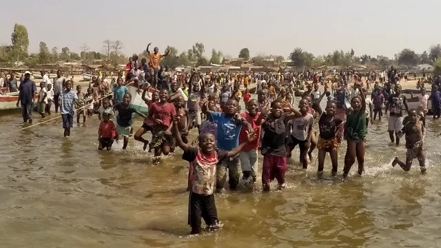 The Malawi villagers saying good bye.