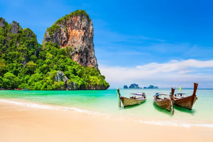 Photo of a Thai beach.